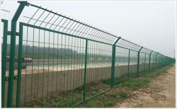 公路隔離柵